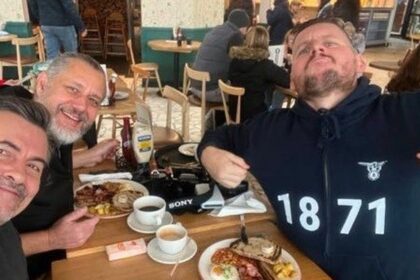Zbierka Roberta Kalinaka sa rozrasta K Rozsovi pribudol dalsi legendarny muzikant