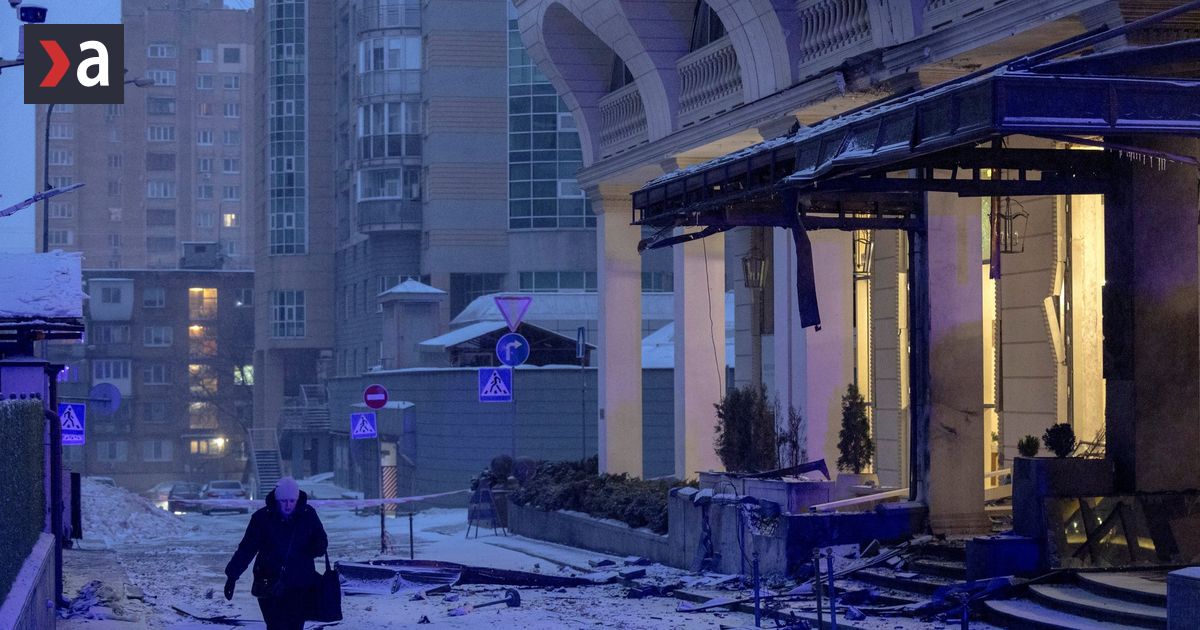 Bez kurenia vo fujavici Rusi utocia na elektrarne starosta Kyjeva radi ludom odist za teplom