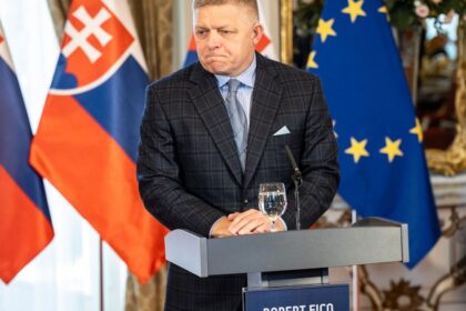 Boji sa Robert Fico otazok opozicie Pred odletom do Bruselu vynechal povinne stretnutie v parlamente