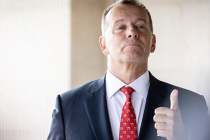 Boris Kollar prekonava priepasti Aj medzi Richardom Sulikom a Tomasom Tarabom komentar Martina Behula