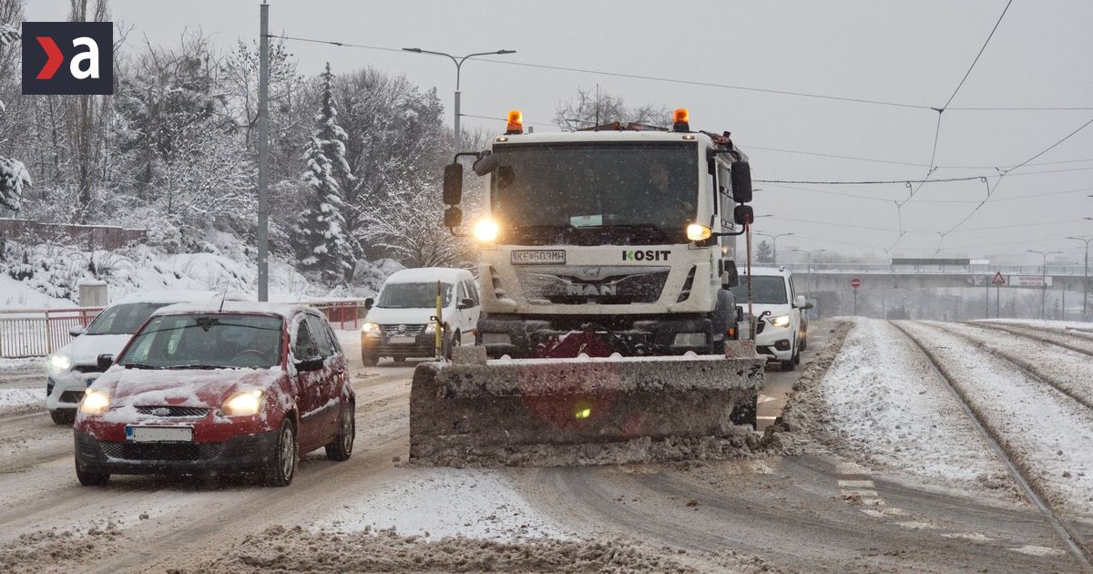 Kosice celili kalamite Snezenie a vietor sposobili problemy
