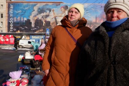 Neporazitelne trhovisko v Kyjeve Hreje nas laska a horuca krv znie aj v treskucich mrazoch ktore bicuju hlavne mesto Ukrajiny