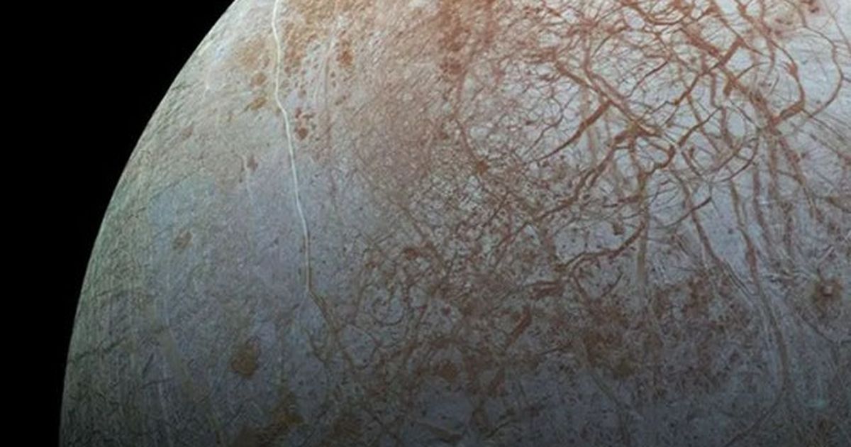 Ocean bez energie Nadej na objavenie zivota na mesiaci Europa dostala ladovu sprchu