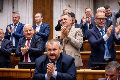 Podporili by ste dozivotnu rentu pre Roberta Fica Zistite ktory poslanec hlasuje ako vy