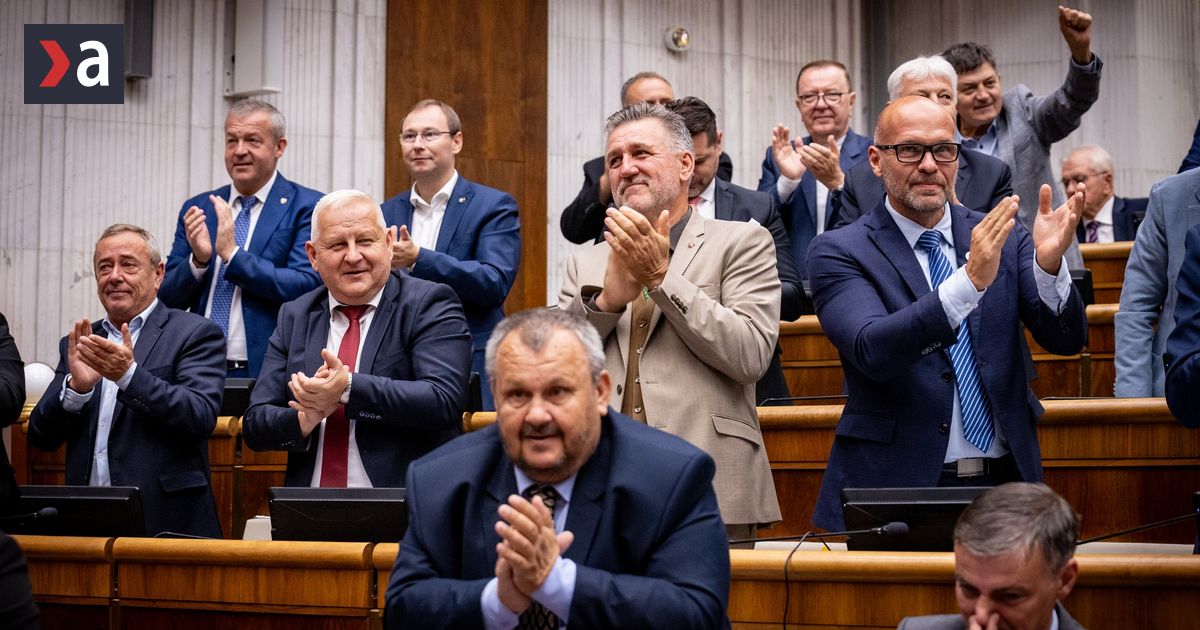 Podporili by ste dozivotnu rentu pre Roberta Fica Zistite ktory poslanec hlasuje ako vy