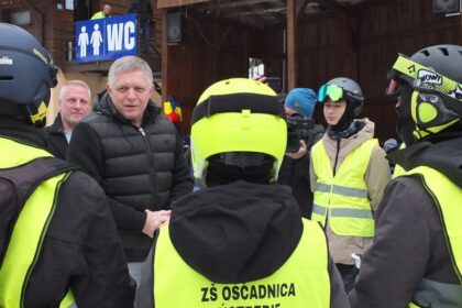 Robert Fico navstivil Kysuce aby hovoril o uspechu lyziarskych kurzov otazka o zvyseni dotacie ho rozhnevala