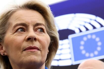 Ursula Von der Leyenova prezila dalsie odvolavanie