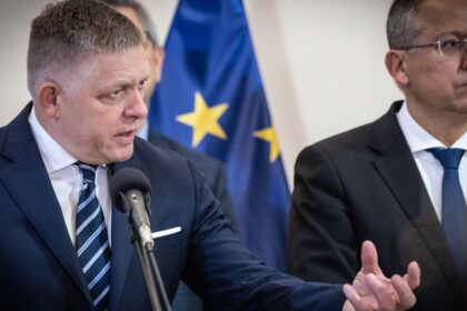 Vlada je v spirale zlych rozhodnuti Bez ucinnej brzdy dlh vzrastie o par rokov na 74 percent