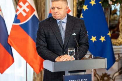 Vymani dnes Robert Fico Slovensko z hlavneho prudu eurpskej politiky komentar Petra Weissa