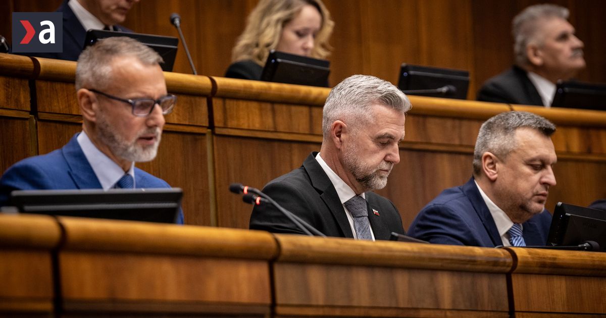 Vznik tu cenzorsky urad Opozicia varuje pred novymi pravidlami ktore maju umlcit poslancov