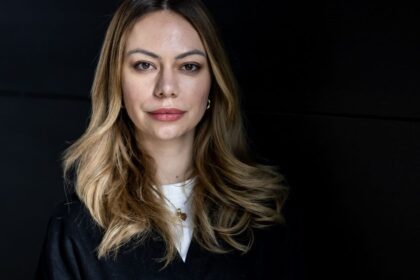 Zosrotovane auto chamtivi pravnici a diskusia o privarku Petra obetovala uspor y aby odhalila pravdu o tragickej smrti svojej mamy
