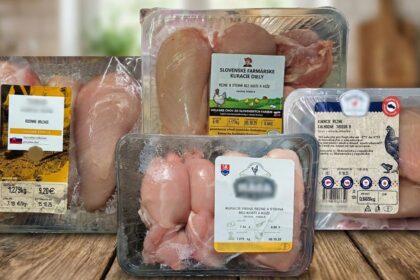 Biele pruhy na kuracom mase aktivisti upozornuju na problem obchodnici tvrdia ze je to dan za nizke ceny