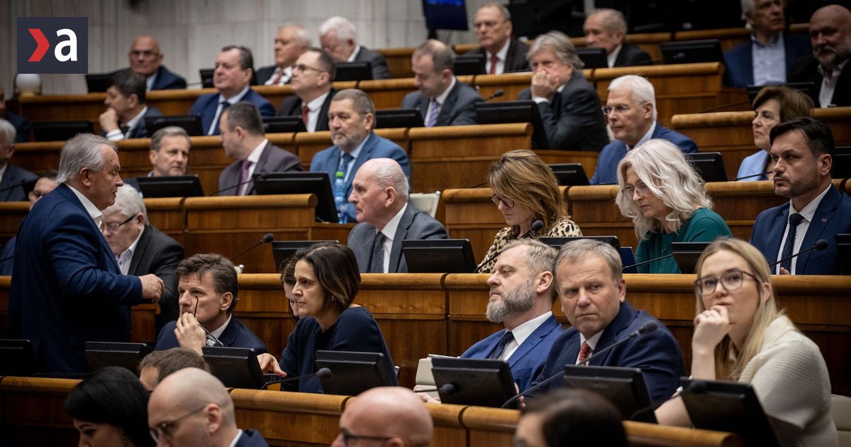 Energosky prekvapili aj bohatych Stat poslal peniaze poslancom a dobre zarabajucim ktori ich teraz rozdavaju na charitu