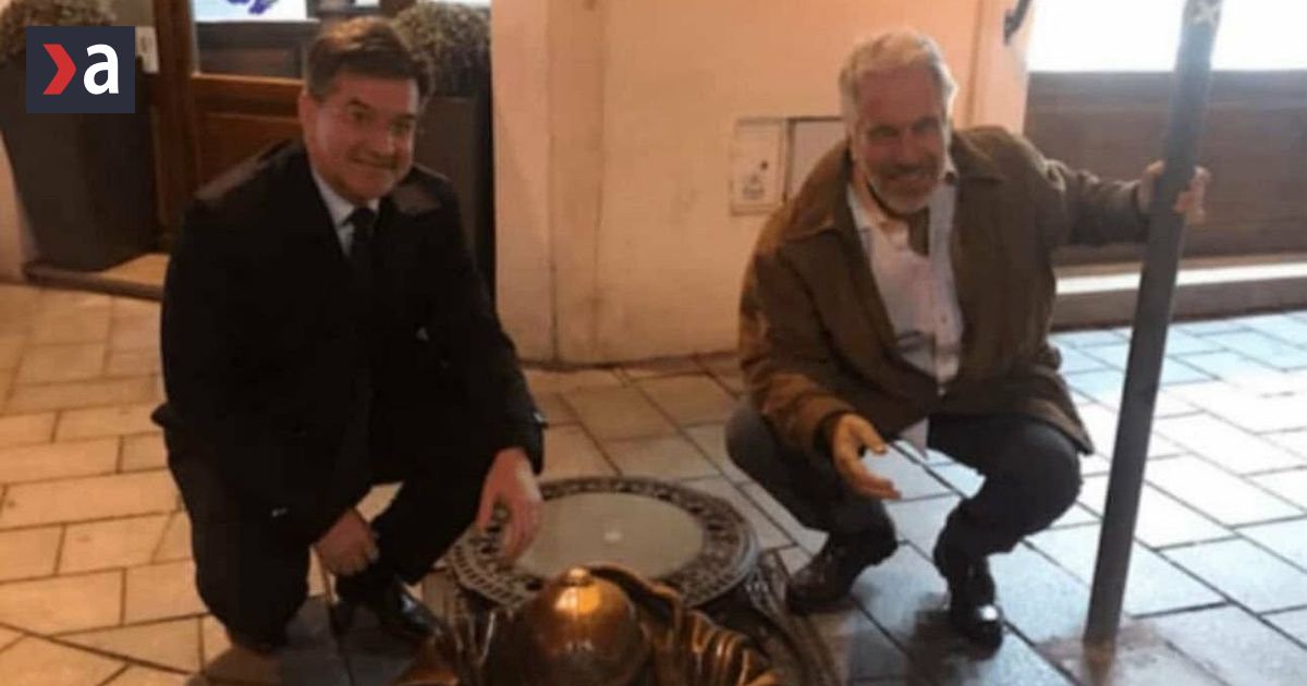 Epsteinov pilot Z Bratislavy do Popradu za pol hodinu Sexualny predator navstivil Lajcaka na Slovensku a vybavoval mu aj listky na koncert