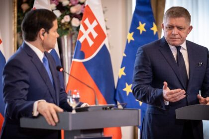 Fico pred Rubiom v Bratislave utocil na Zelenskeho Chce zakupit dalsie americke stihacky Amerike vytkol Venezuelu