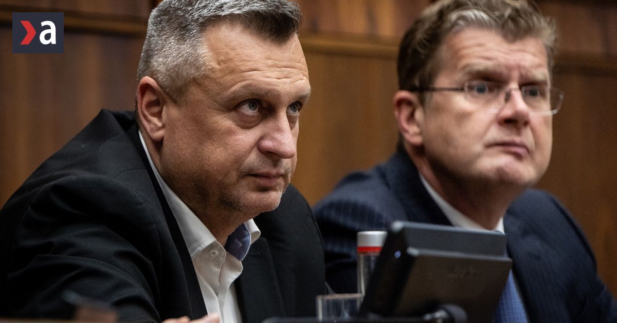 Odvolavanie vlady predcasne konci Smer Hlas a SNS navrhli ukoncenie diskusie