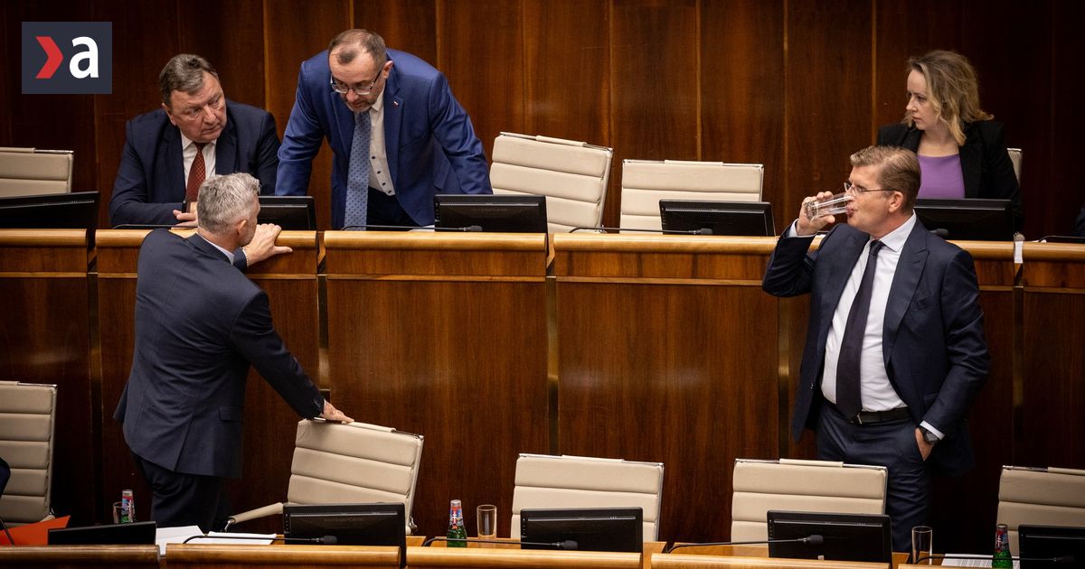 Poslanci mali ist na 60 dnove jarne prazdniny Nakoniec sa stretnu na styri dni v marci