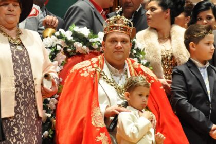Robert Botos znamej ako romsky kral zomrel vo veku 54 rokov po operacii a vaznych komplikaciach