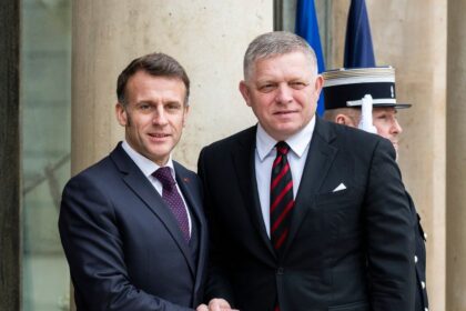 Smeracky konzervativizmus je pasca Robert Fico sa musi vratit do naruce EU komentar Borisa Zalu