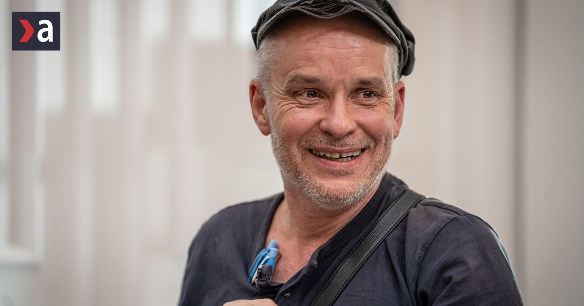 Televizia JOJ hladala novy projekt Jan Novak objavil Misu v Kosiciach Podoba sa na Emily v Parizi