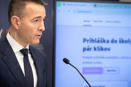 Ucitelia spustili alarm kvoli skolskemu zakonu Ziadna odbornost len tlak a rychlo schvalene zmeny
