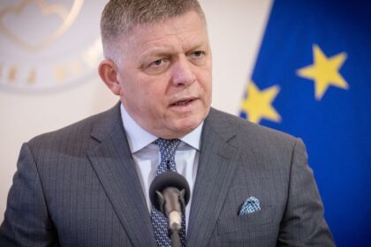 V zivote som sa nestretol s clovekom na ktoreho sa pytate reagoval premier Fico na otazku o Steveovi Bannonovi