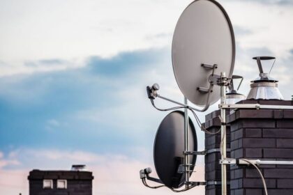 Velky satelitny operator odstranil zo svojej ponuky styri kanaly Zaradi jednu novu televiziu