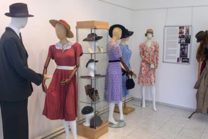Vystava Svet krasny priblizuje mestsku aj vidiecku modu medzi vojnami a pocas vojny