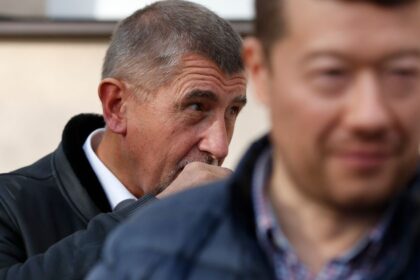 Za amoralne konanie Babisa a Okamuru mozu aj Fialaci Rakusan komentar Zola Mikesa
