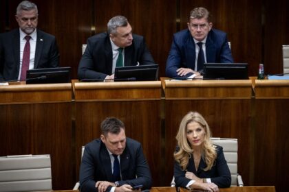 Za odvolanie Samuela Migala hlasovalo viac poslancov ako za jeho zotrvanie Napriek tomu ostava ministrom
