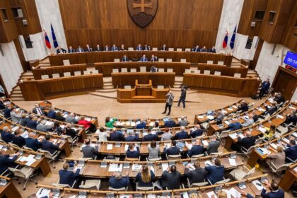 odsekli cas na debatu prikazali topanky a sako koalicie schvalila nove pravidla rokovania aky to bude mat dopad na opoziciu