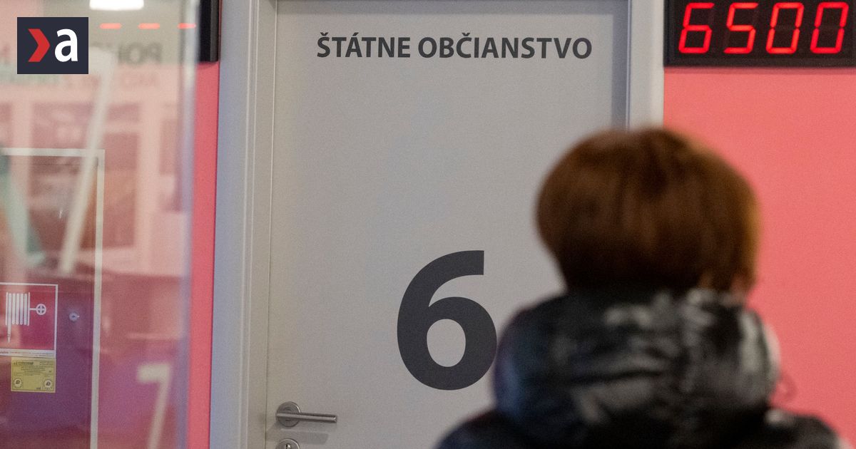 policajtka kontrolovala a poskytovala informacie o migrantoch priatelovi obvinen je z prevadacstva