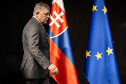 s robertom ficom sa slovensko dostalo z mapy europy na mapu urazok komentar petra weissa
