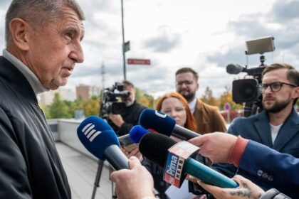 Cesky verejnopravnym mediahm hrozi vykrvacanie vlada chce rychlo zrusit konfescie pre vybrane skupiny