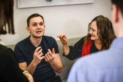 Domov navstevujem castejsie nez poslanci Slovaci z Prahy vysvetluju preco chcu nadalej volit a rozhodovat o buducnosti krajiny