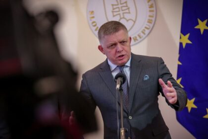 Dufame ze Robertovi Ficovi naskocili v Bruseli zimomriavky Ale nie z Volodymyra Zelenskeho komentaar Martina Behula