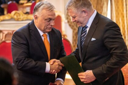 Energeticka suverenita Roberta Fica sluzhi len Viktorovi Orbanovi a MOL u komentar Petra Weissa