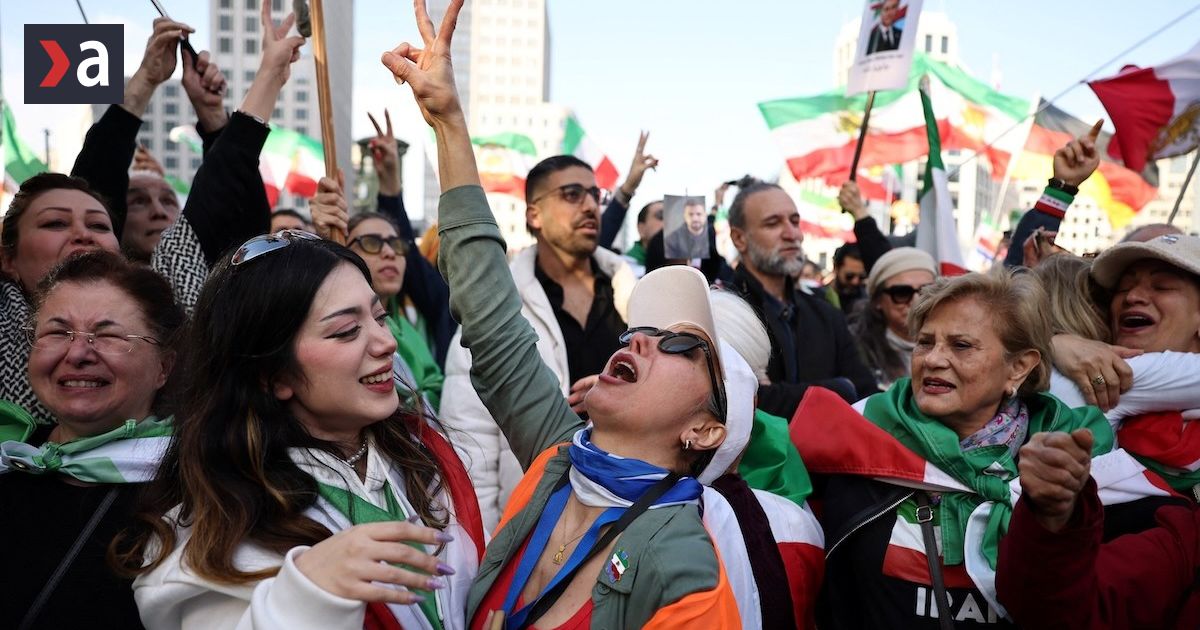 Iran hori ale ludia sa tesia z nadeje na slobodu Iranska studentka zijuca na Slovensku otvorene hovorila o pade rezimu