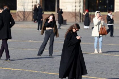 Kupuju vysielacky a papierove mapy vracaju sa k pevnym linkam Rusi zazivaju vypadky mobilneho internetu