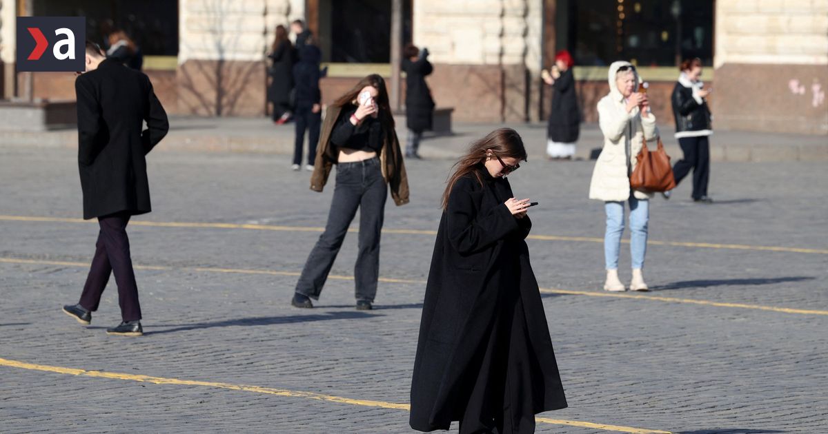 Kupuju vysielacky a papierove mapy vracaju sa k pevnym linkam Rusi zazivaju vypadky mobilneho internetu