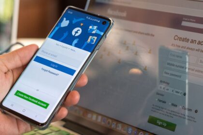Miliardy zarabaju aj na zosnulych Digitalne vzkriesenie uctov na Facebooku vyvolalo rozruch