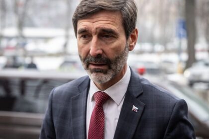 Minister Blanar V najblizsich tyzdnoch hrozi nedostatok ropy Lobovanie za ruskych oligarchov nevysvetlil