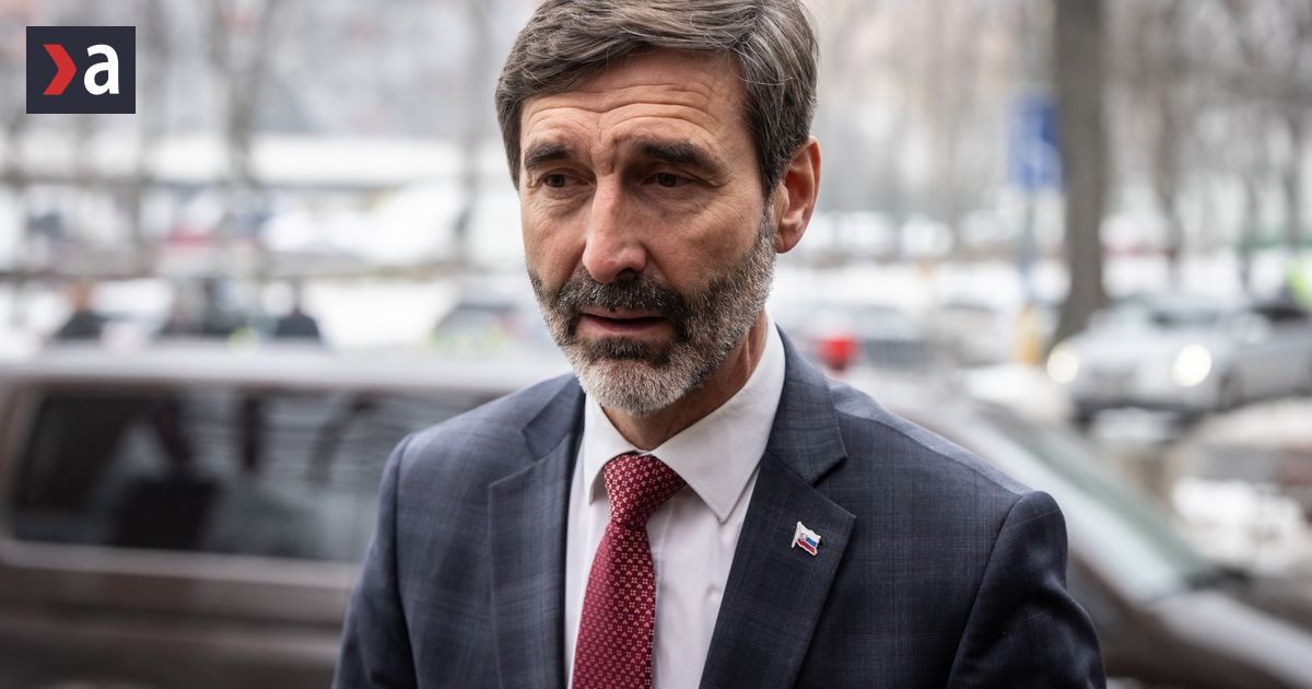 Minister Blanar V najblizsich tyzdnoch hrozi nedostatok ropy Lobovanie za ruskych oligarchov nevysvetlil