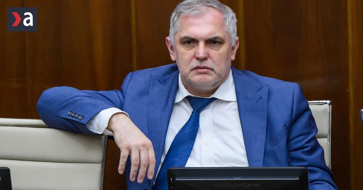 Musi sa to riesit reaguje Roman Michelko z SNS na zrusenie zmluv zo strany FPU O podporu by mal prist aj Literarny tyzdennik