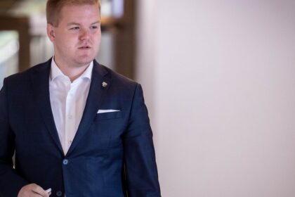 Parlament je na tom tak zle ze sa za n hambi uz aj Andrej Danko komentar Martina Behulu