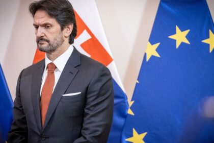 Rusko nezbombardovalo ropovod Druzba Ukrajina sa sprava mafiansky tvrdi Robert Kalinak