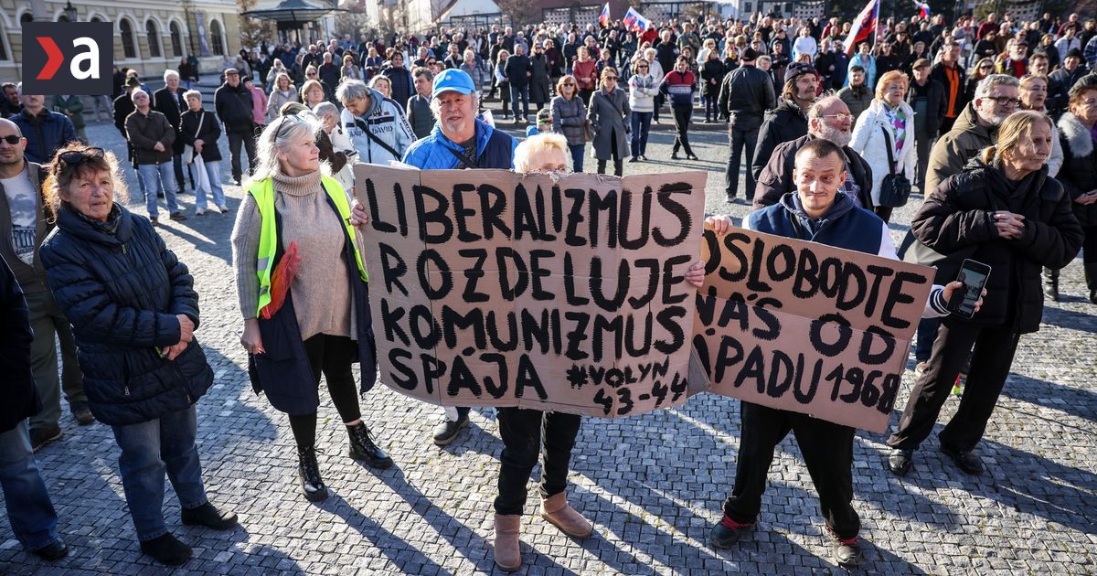 V Nitre protestovali stovky ludi proti progresivizmu Okrem oakvanej kritiky Michala Simecku sa recnici zamerali aj na Roberta Fica