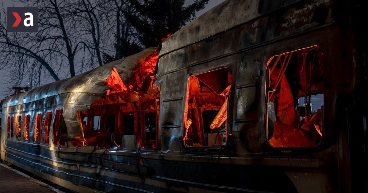 Vojnova realita ukrajinskych zeleznic Pasazierii musia byt pripraveni na rychle evakuacie z vlakov kvoli ruskym dronom