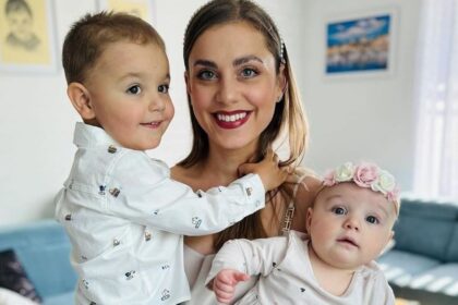 tablet v rukach deti dominika jurena vracia uder kritikom nehambim sa obrazovka nas neraz zachranila