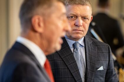 Andrej Babis rokovanim s Robertom Ficom zradil ceske statne zaujmy A pravdepodobne za to nic nedostal komentar Zola Mikesa